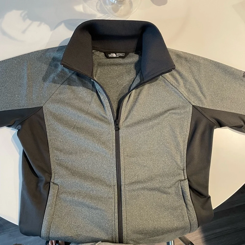 New North Face Women’s Track Jacket - Picture 3 of 7